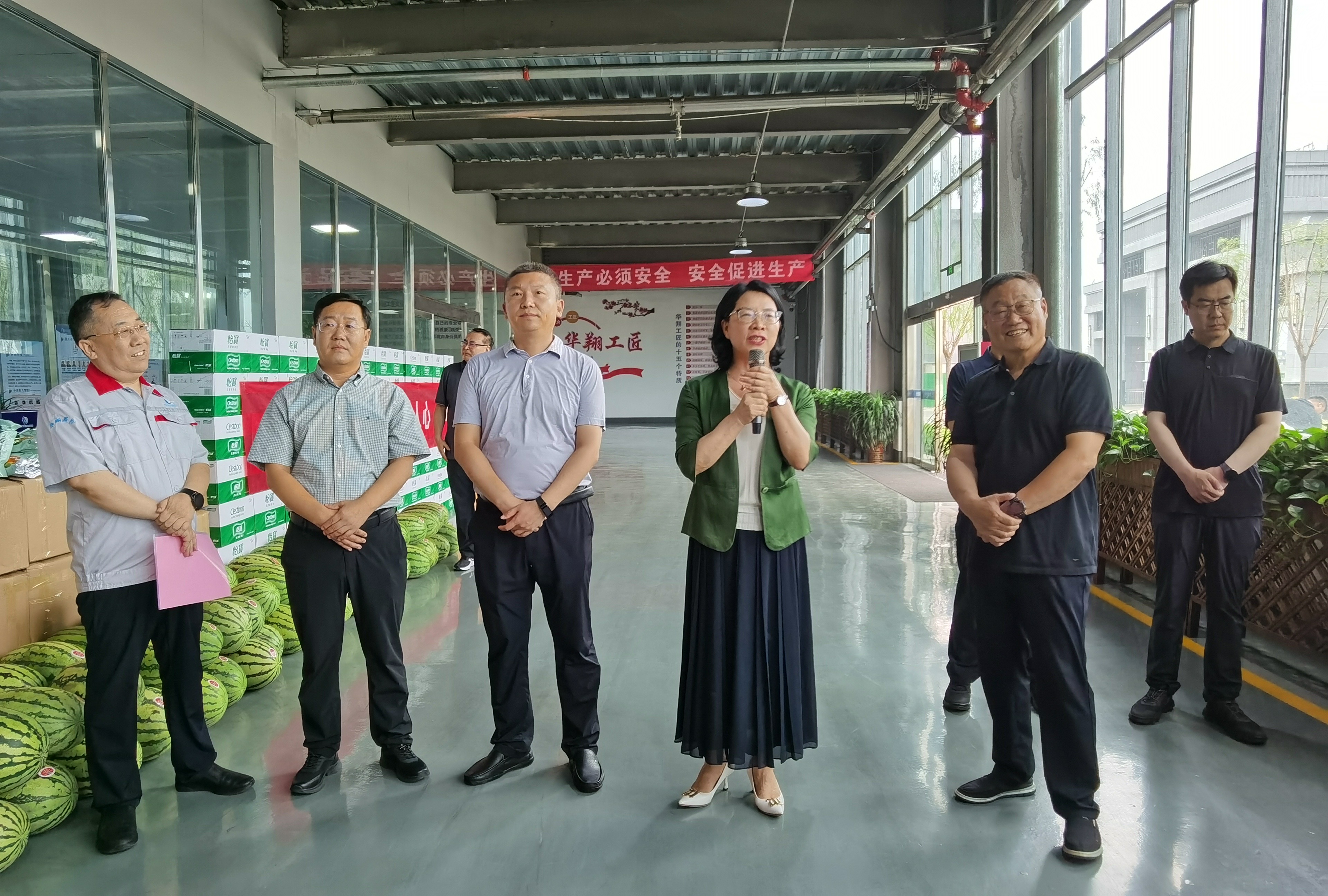 清涼慰問(wèn)暖人心、凝心聚力鼓干勁